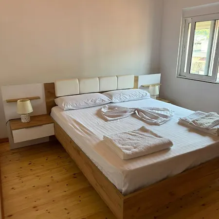 Central Apartment Gjirokaster *