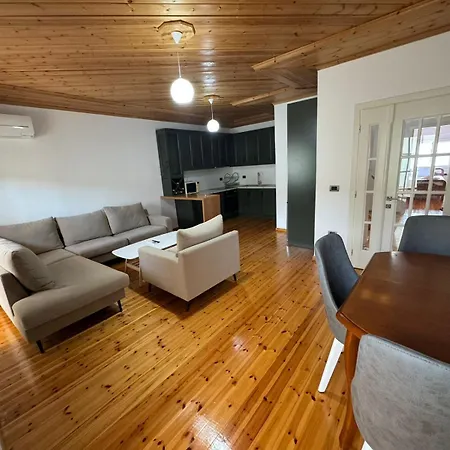 Central Apartment Gjirokaster *