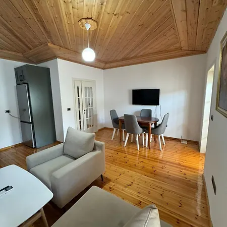 Central Apartment Gjirokaster Appartamento *