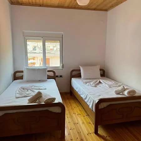 Central Apartment Gjirokaster Appartamento