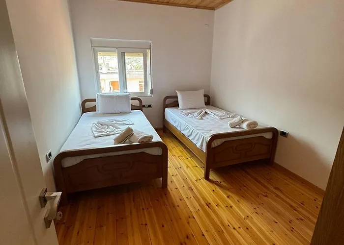 公寓 Central Apartment Gjirokaster